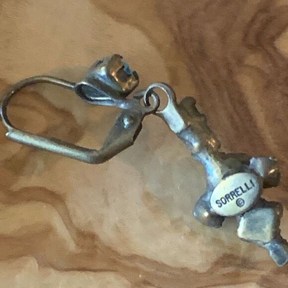 Beautiful Sorrelli Bracelet & Earring Set - Picture 2 of 7